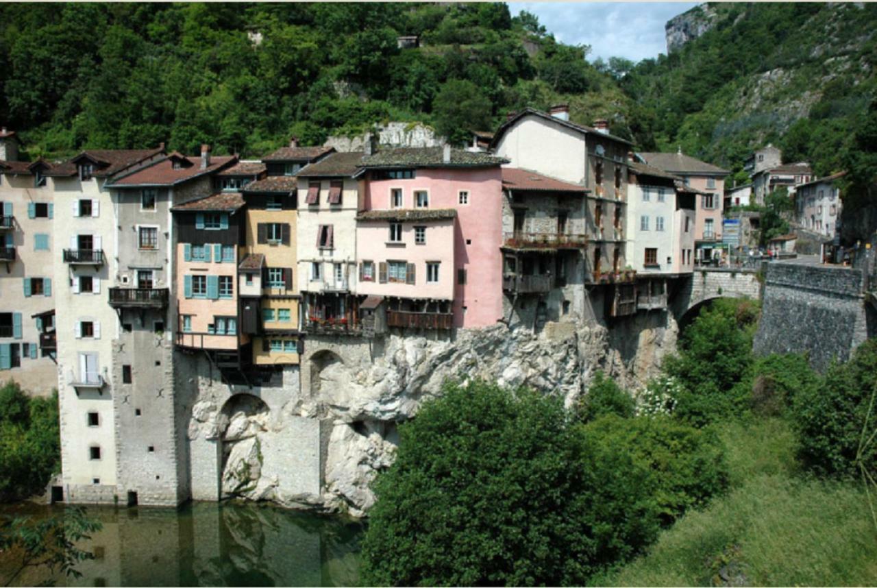 Okami Du Vercors Saint-Laurent-en-Royans Экстерьер фото